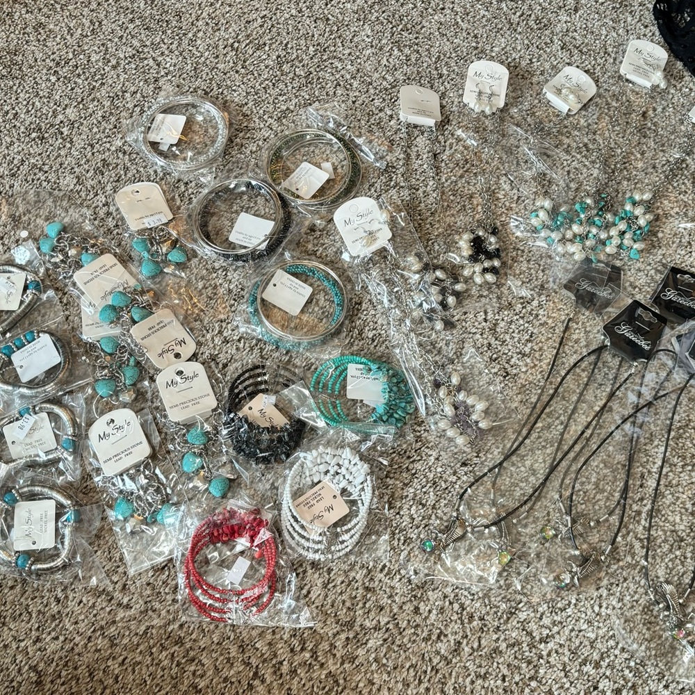 31 pieces of new jewelry wholesale lot